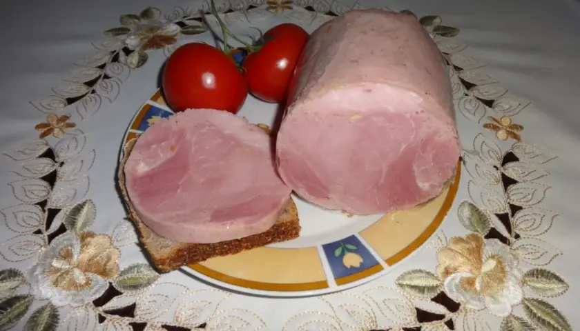 Kiełbasa szynkowa wędzona parzona: Twój przepis na domowy sukces