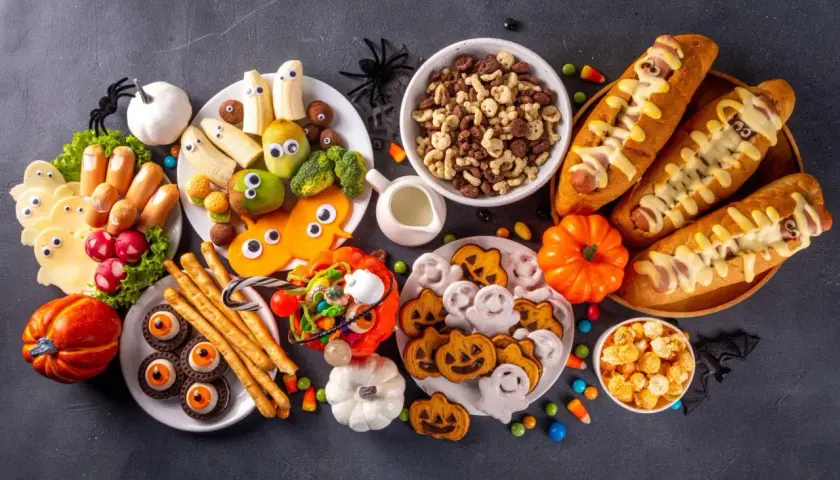 Jak zrobić przekąski na Halloween? 20+ prostych i strasznych pomysłów